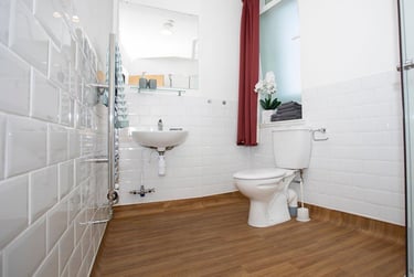 1 bed studio, Cowgate, Old Town, Edinburgh, EH11NQ - Image 5